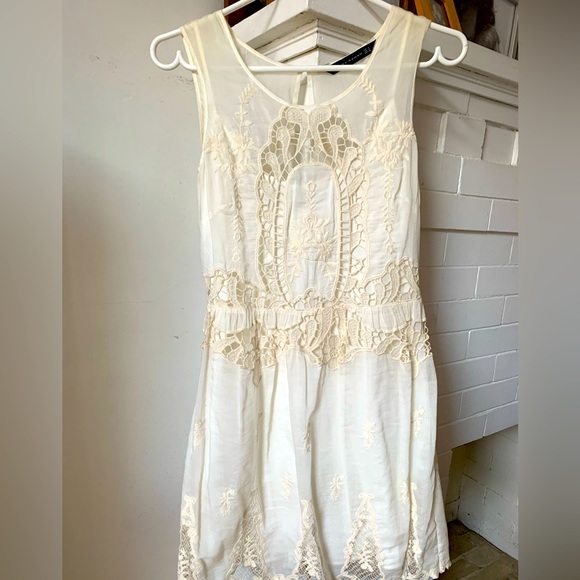 Cream lace dress - Picture 2 of 6